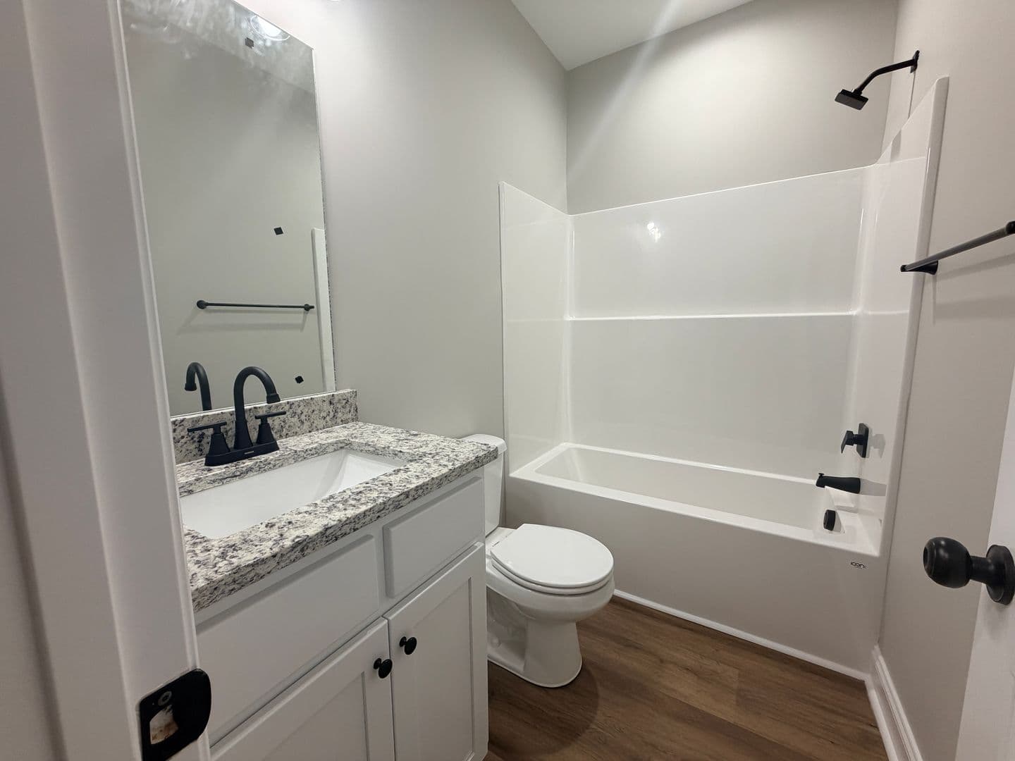 Adel Apartment: 515 Birch St. * - N