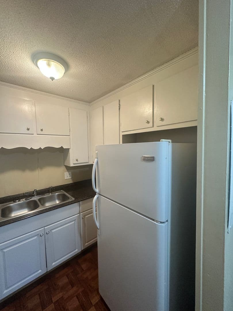 Valdosta Apartment: 100 Lankford Circle