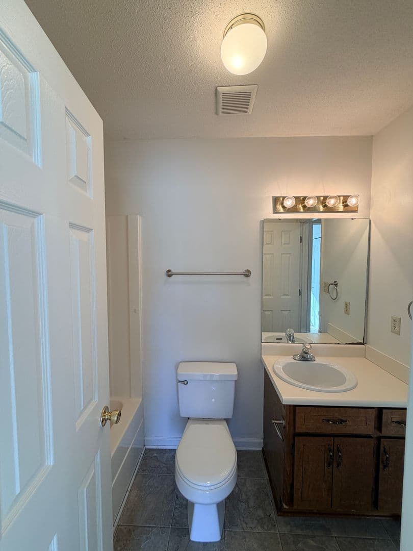 Valdosta House: 2206 A Pulaski Cir