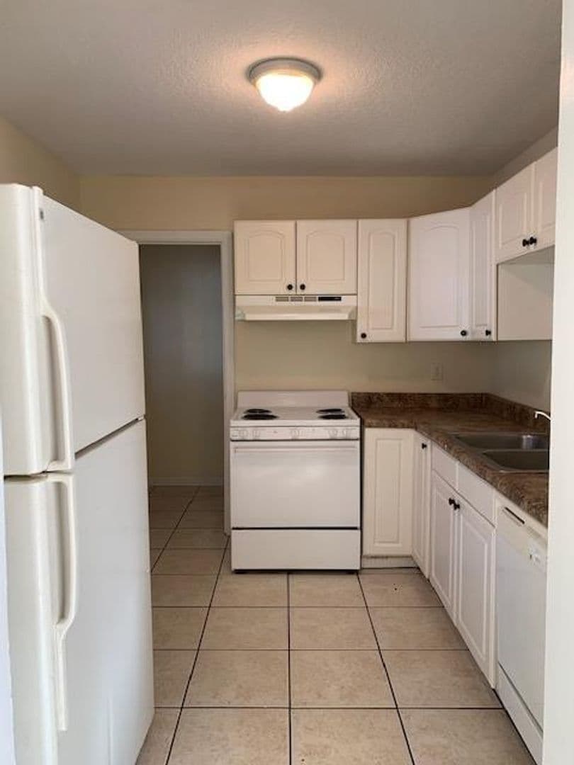 Valdosta House: 722 E Brookwood Place*