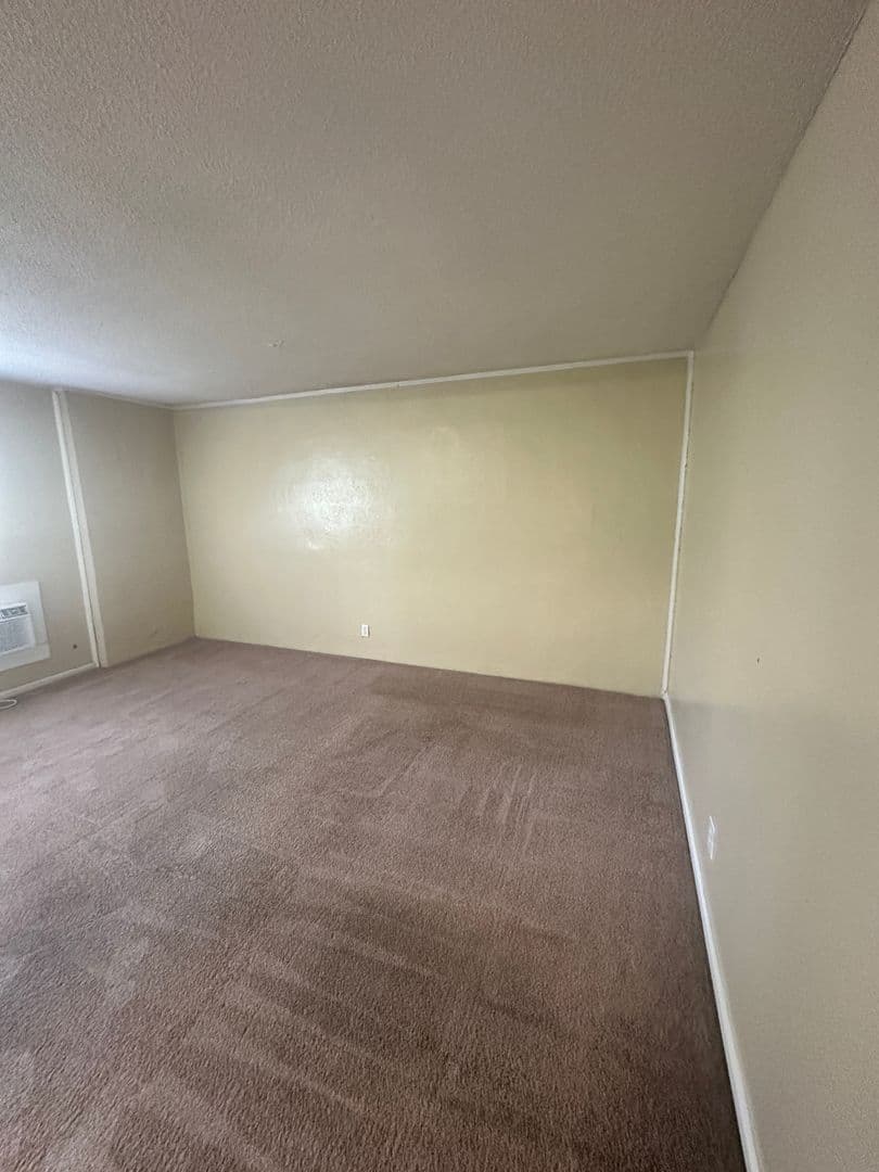 Valdosta Apartment: 100 Lankford Circle