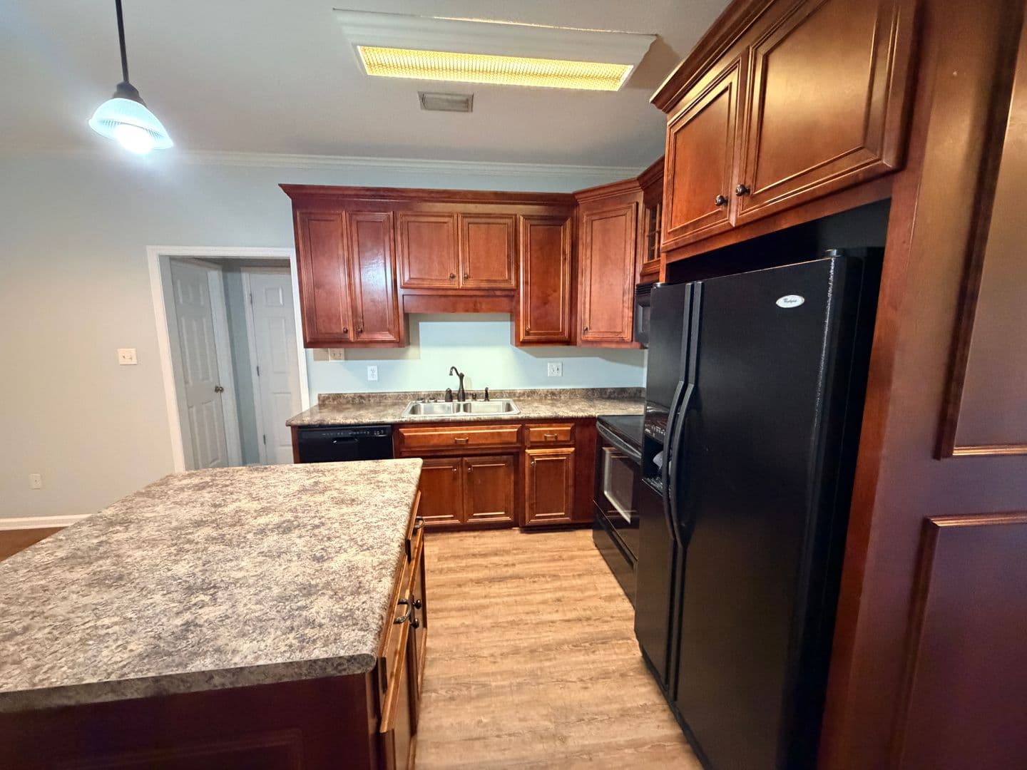 Hahira Apartment: 103 S. West St * - 934 - C