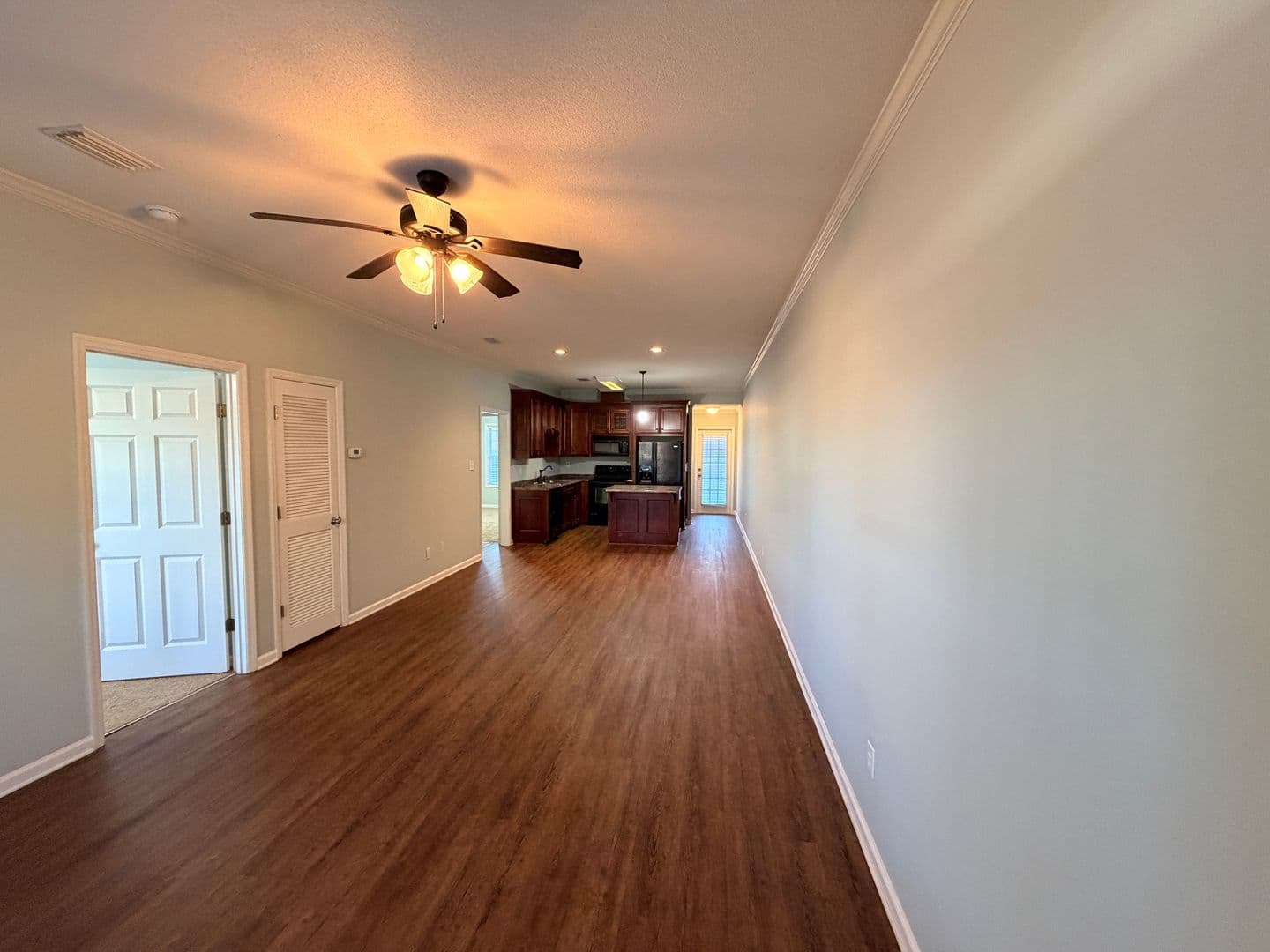 Hahira Apartment: 103 S. West St * - 934 - C