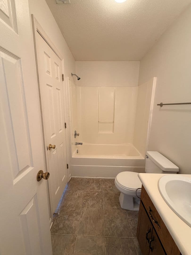 Valdosta House: 2206 A Pulaski Cir