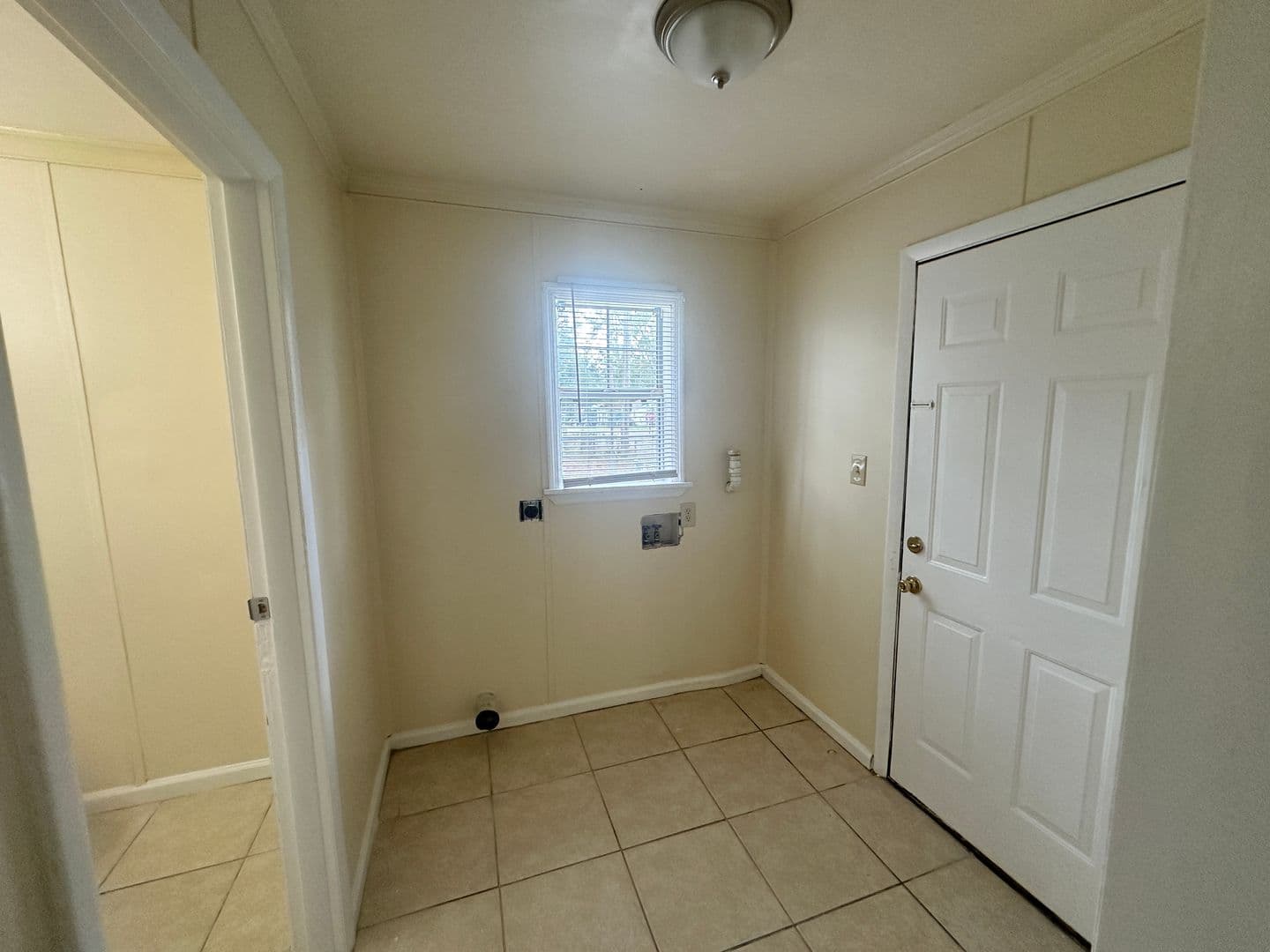 Valdosta House: 813 E. Poplar Dr *