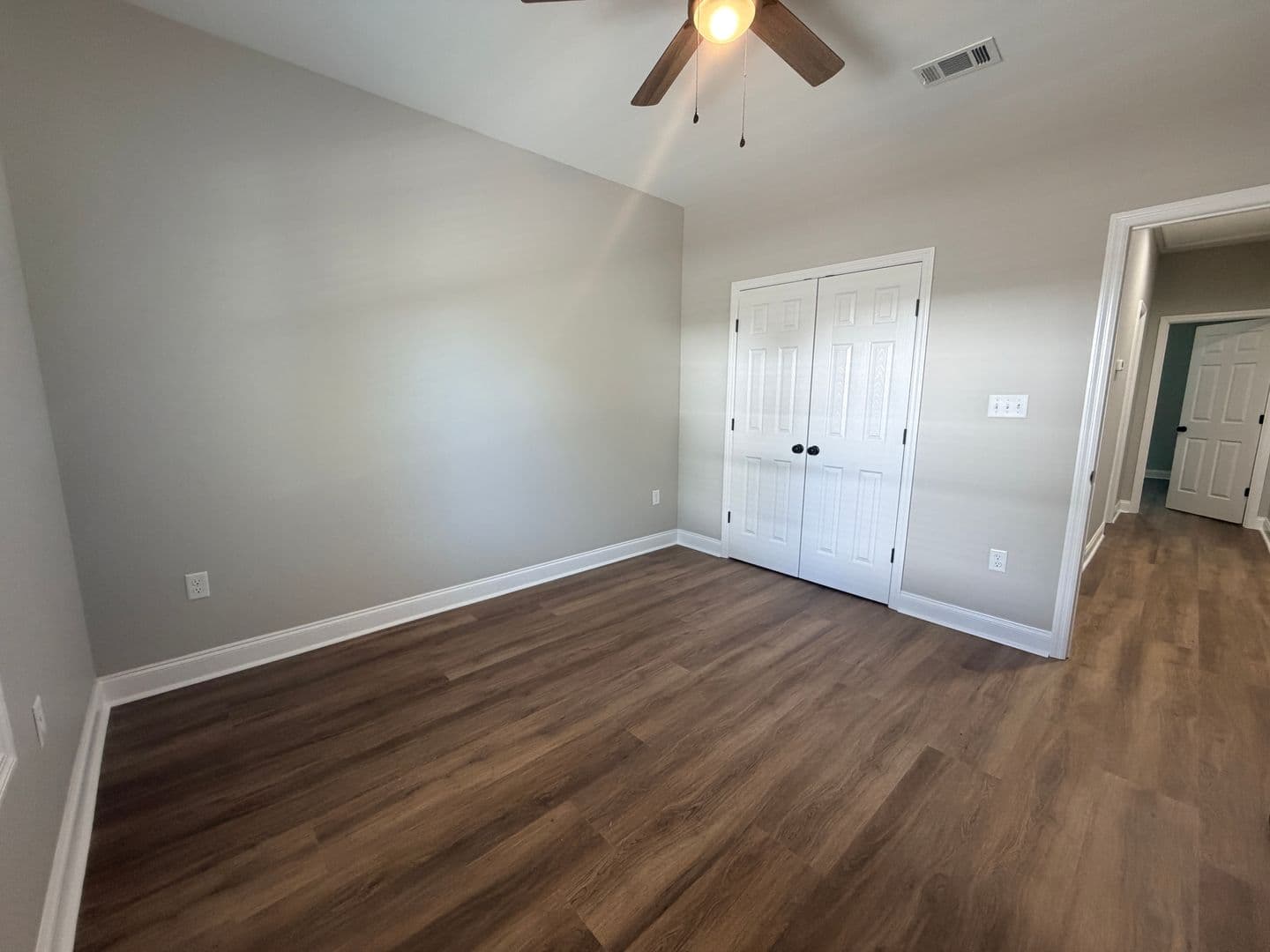 Adel Apartment: 515 Birch St. * - M