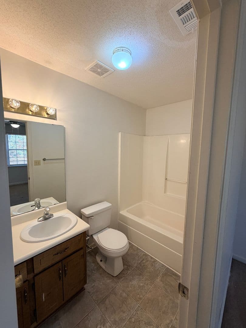 Valdosta House: 2206 A Pulaski Cir