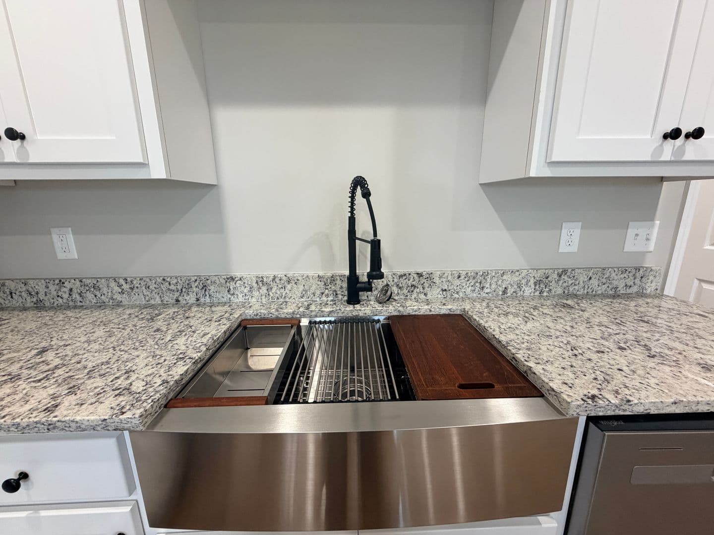 Adel Apartment: 515 Birch St. * - M