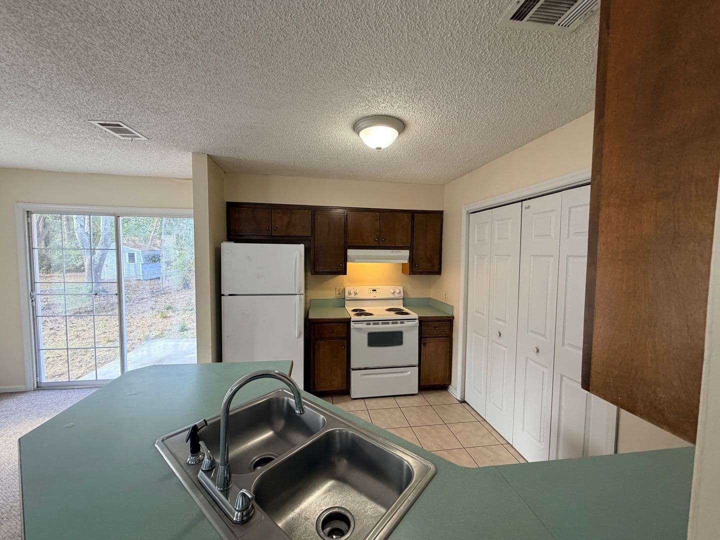 Valdosta House: 377 Pinedale Cir*