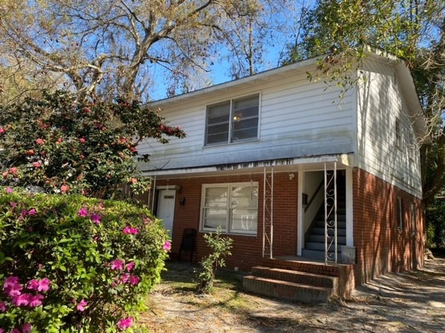 Valdosta House: 207 1/2 W Force Street *