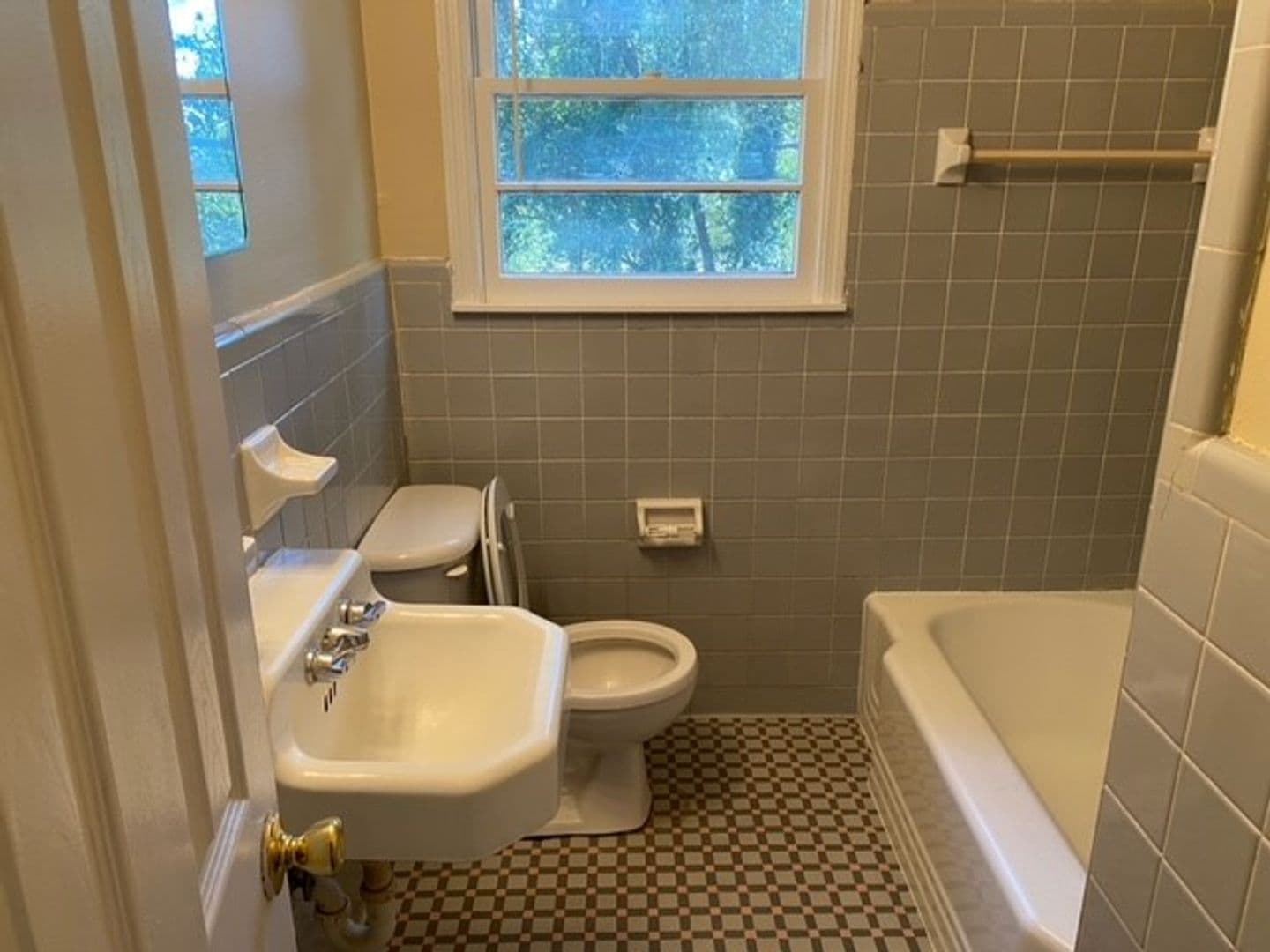 Valdosta House: 207 1/2 W Force Street *