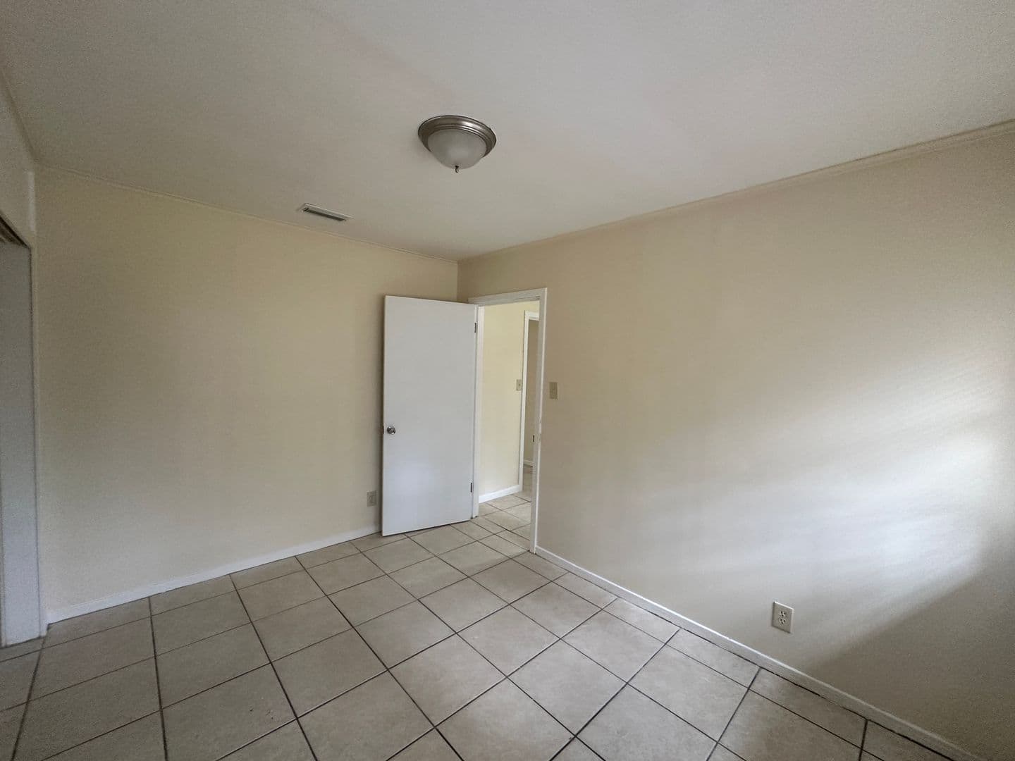 Valdosta House: 813 E. Poplar Dr *