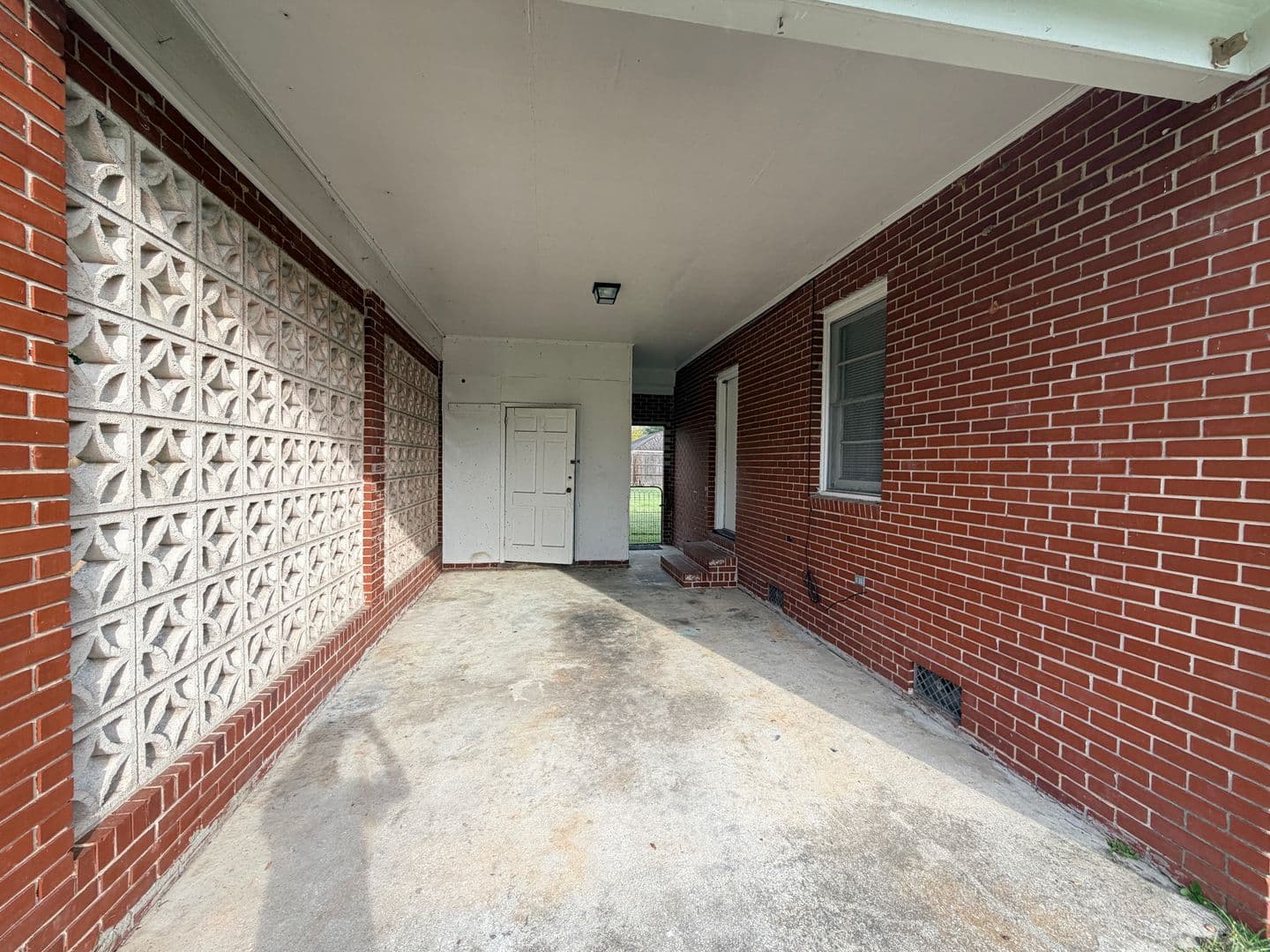 Hahira House: 609 S College Street *