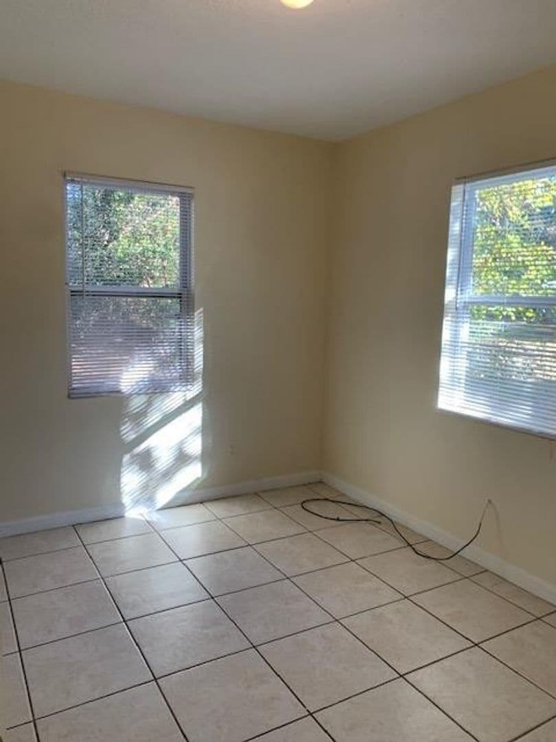 Valdosta House: 722 E Brookwood Place*