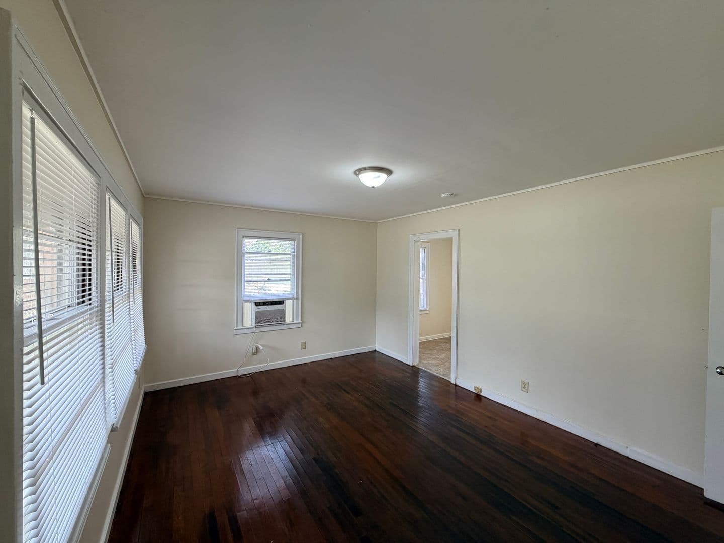 Valdosta House: 1701 N Troup Street*