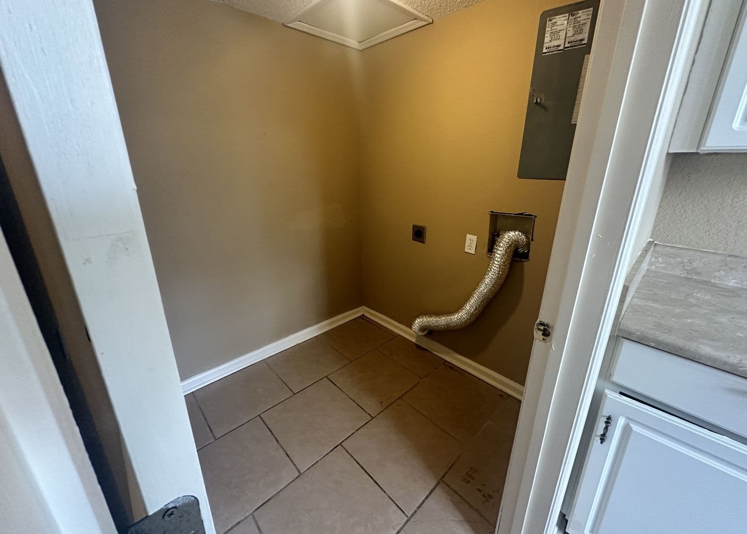 Adel Townhome: 1305 Breckenridge Dr Apt 9