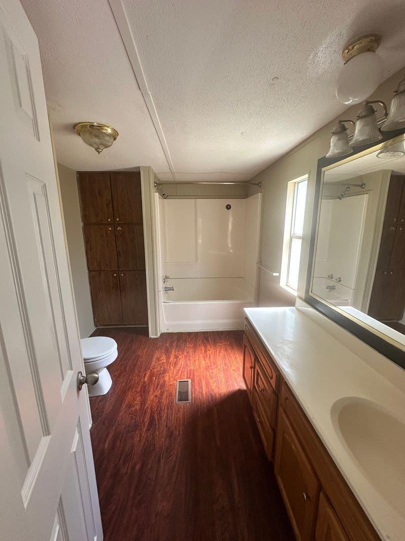 Hahira House: 6488 Cowart Circle
