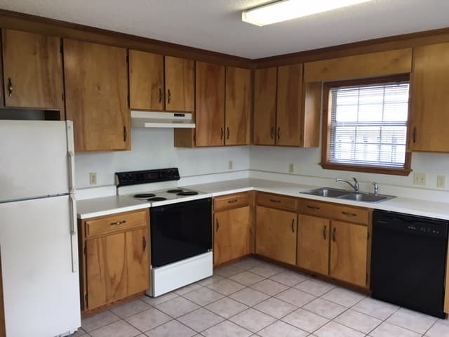 Valdosta Apartment: 2308 B Pineview Drive