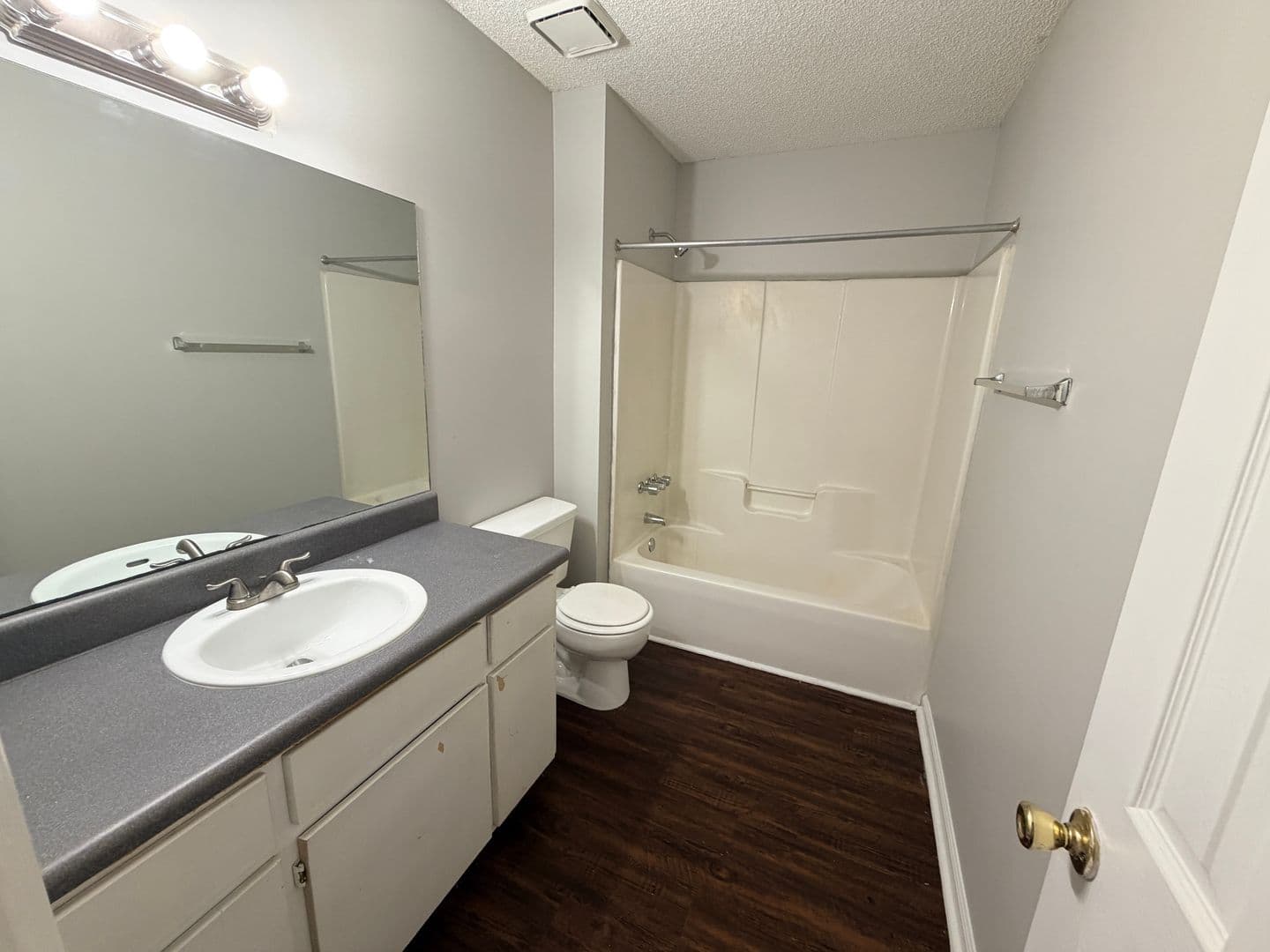 Hahira Apartment: 415 S. Hagan Bridge Rd. * - F11