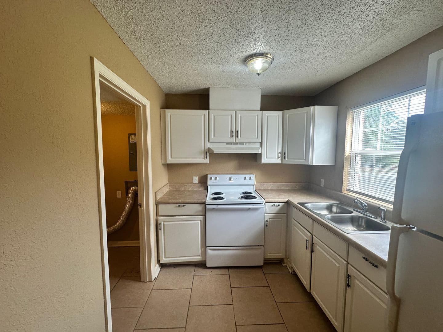 Adel Townhome: 1305 Breckenridge Dr Apt 9