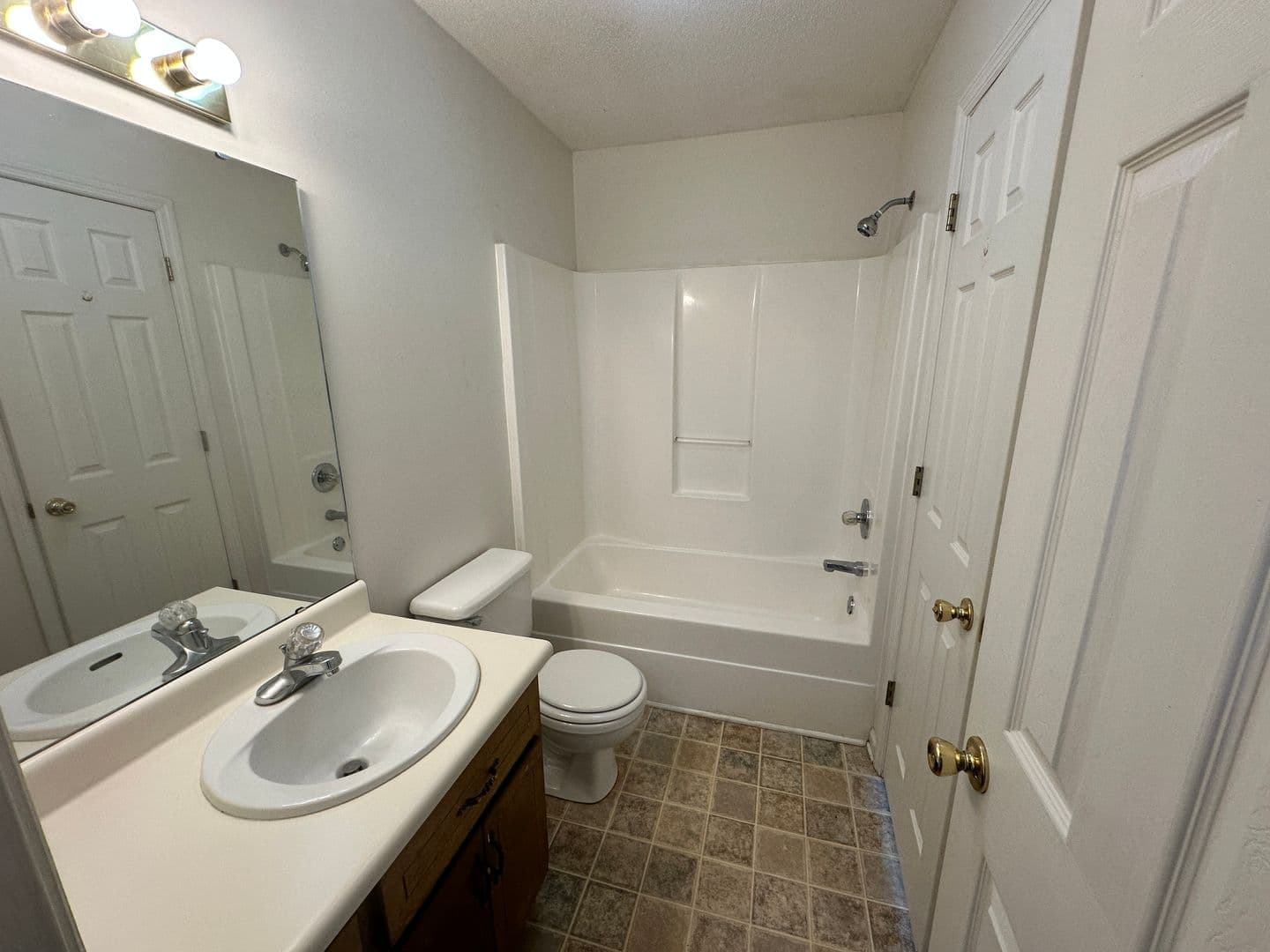 Valdosta House: 6119 B Vinnie Dr