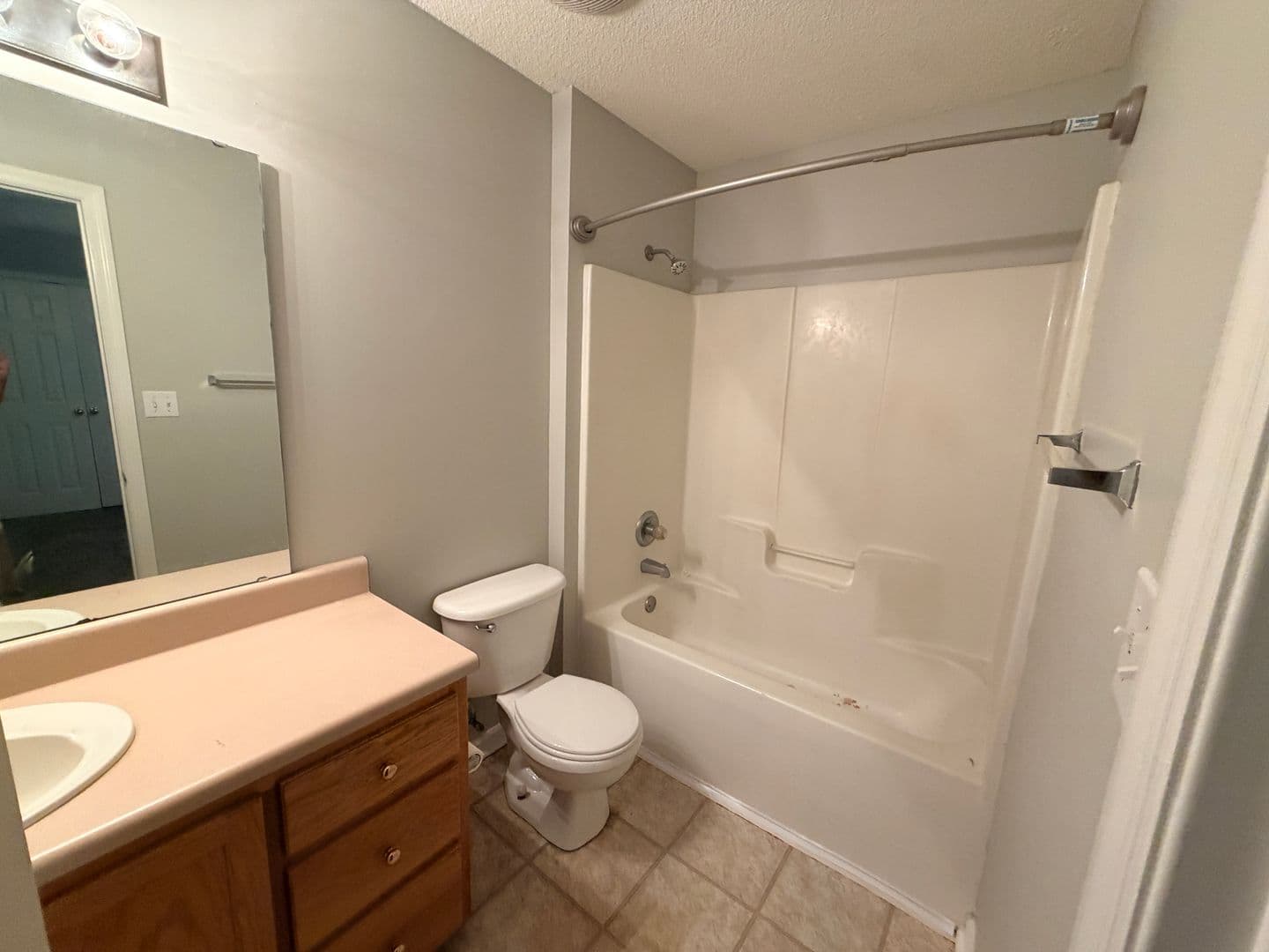 Hahira Apartment: 415 S. Hagan Bridge Rd. * - H17