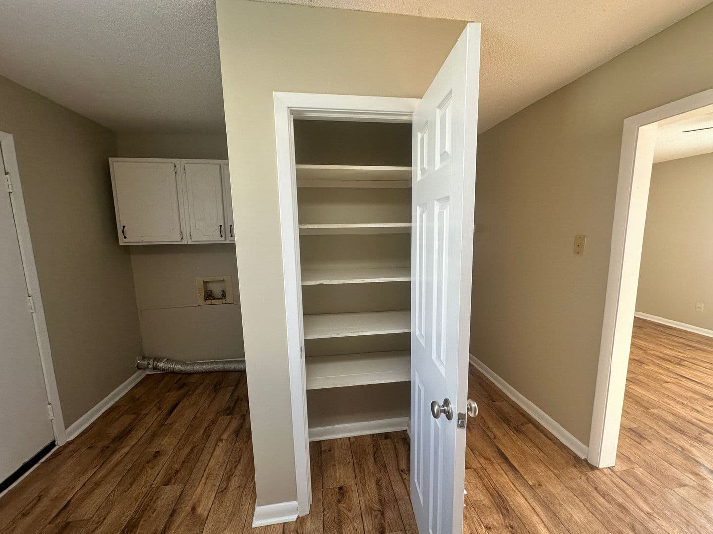 Hahira Apartment: 509 E. Main St. * - 911 - D