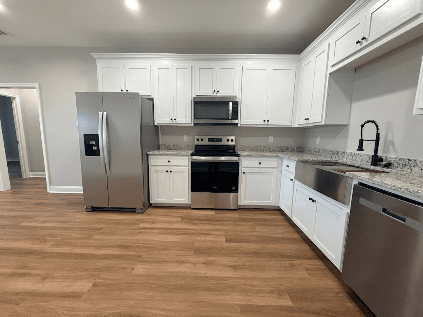Adel Apartment: 515 Birch St. * - M