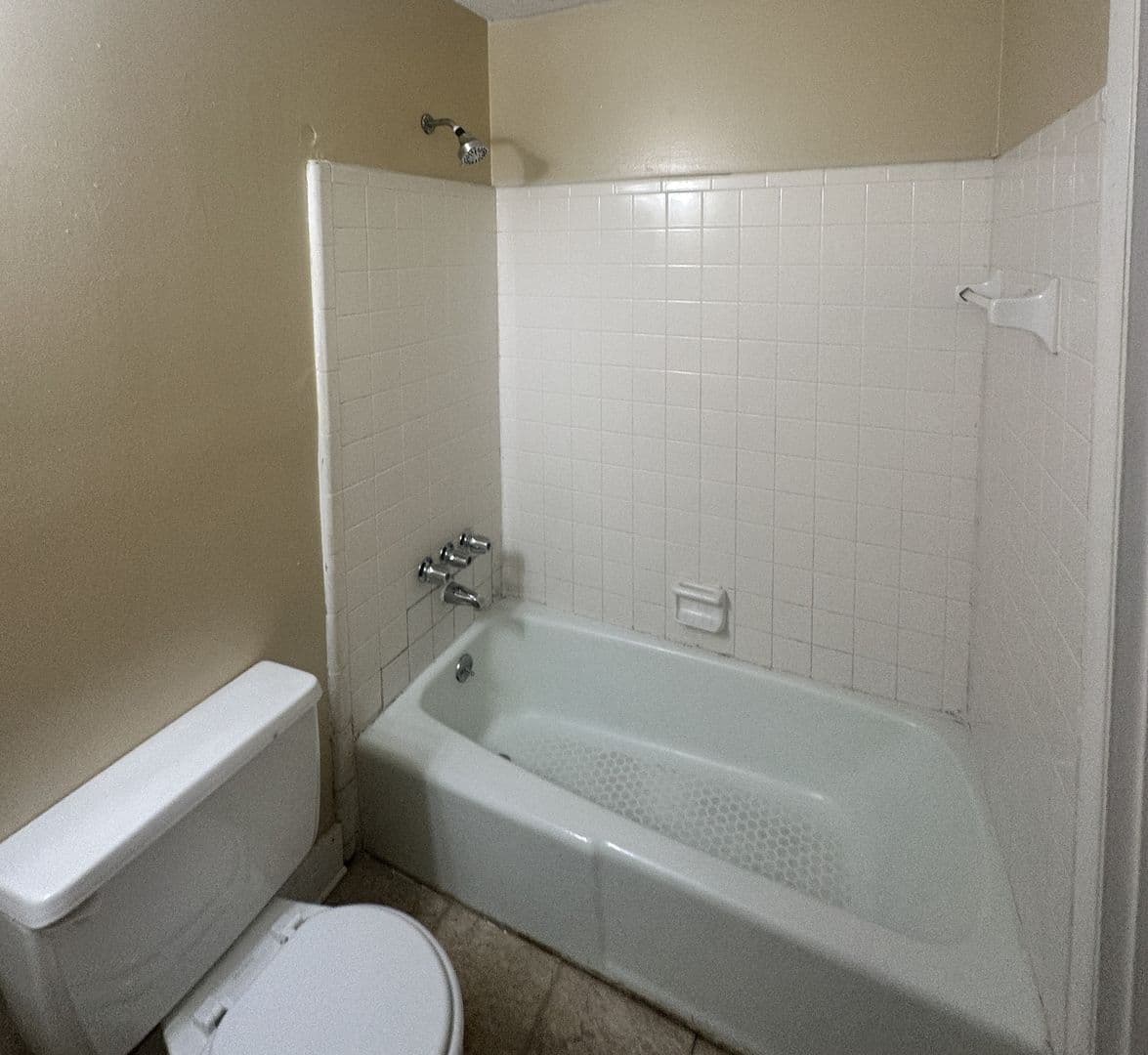 Valdosta Apartment: 100 Lankford Circle