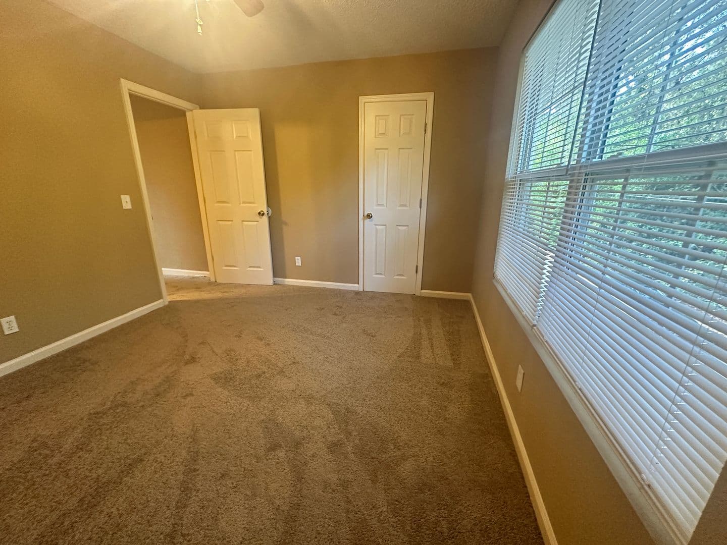 Adel Townhome: 1305 Breckenridge Dr Apt 9