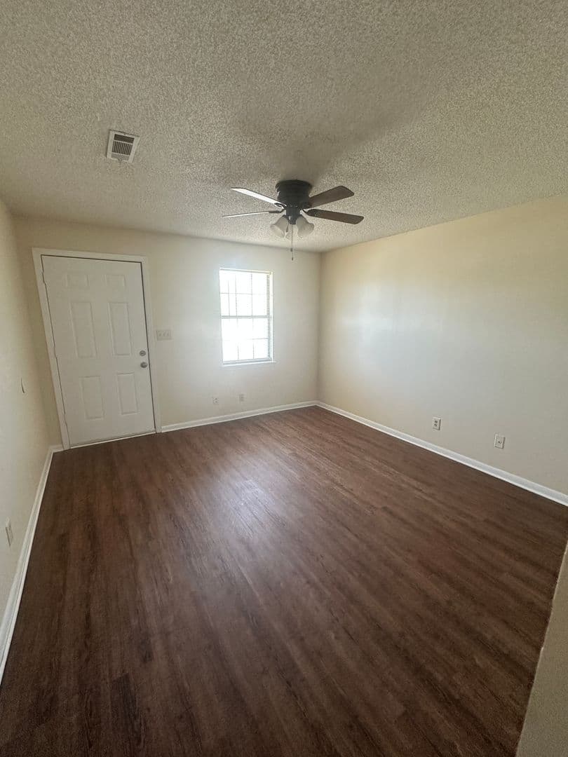 Remerton Apartment: 1603 Victory St