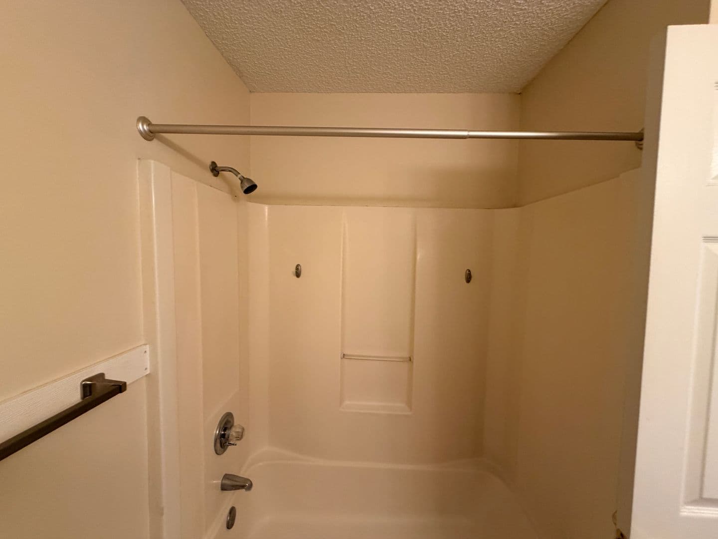 Valdosta House: 377 Pinedale Cir*
