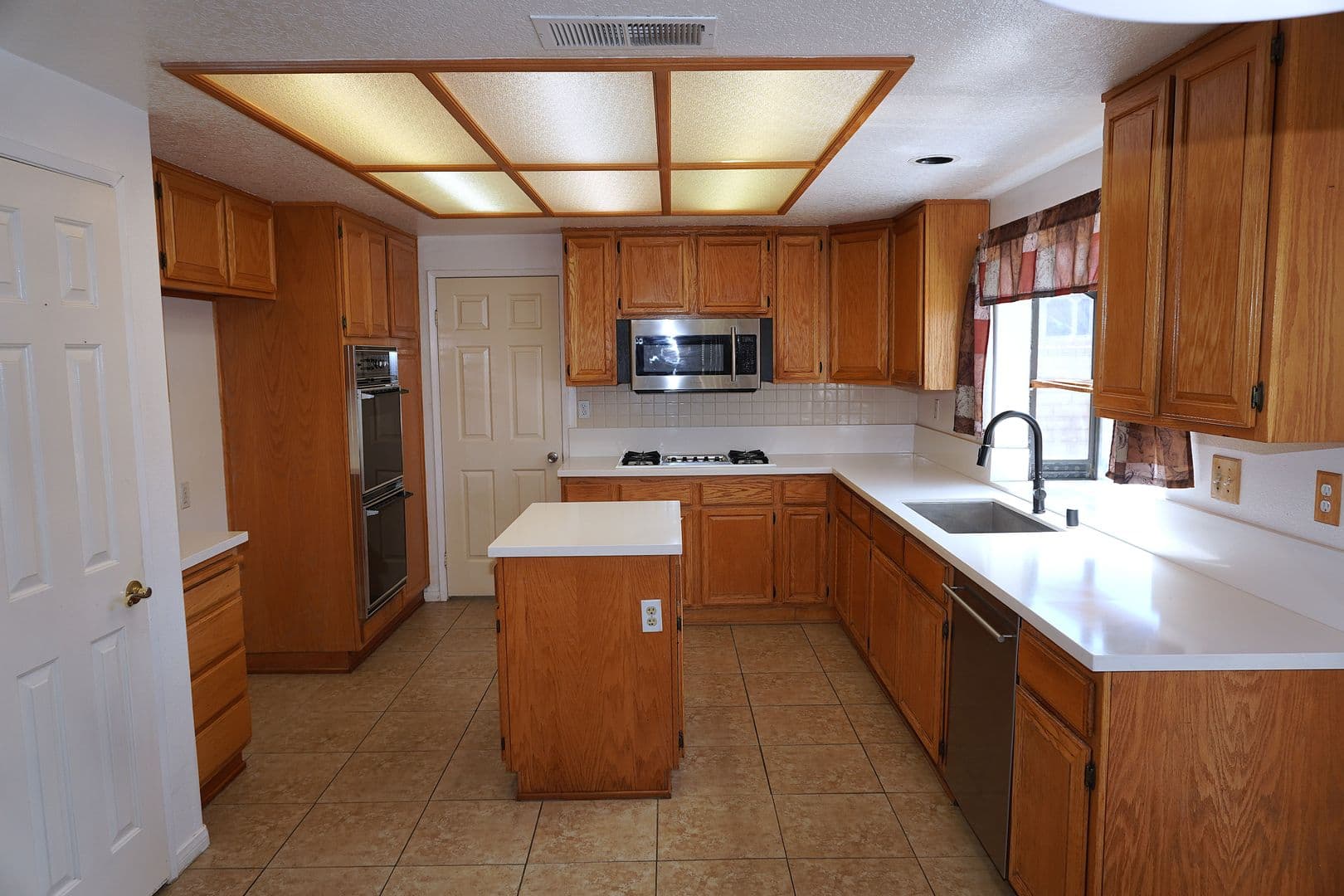 Moreno Valley House: 25955 La Barca Rd