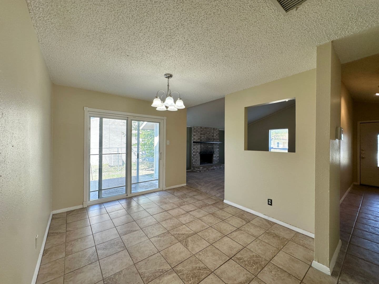 Killeen House: 2005 Ruiz Dr