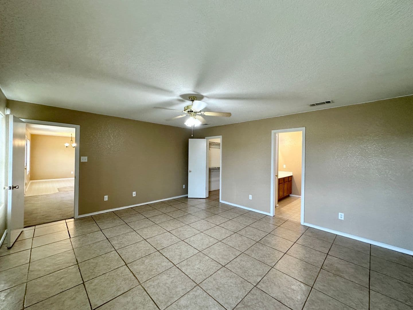 Killeen House: 4404 Waterside Dr