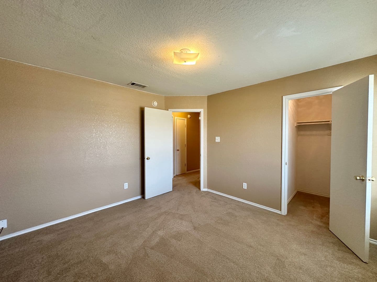 Killeen House: 4404 Waterside Dr