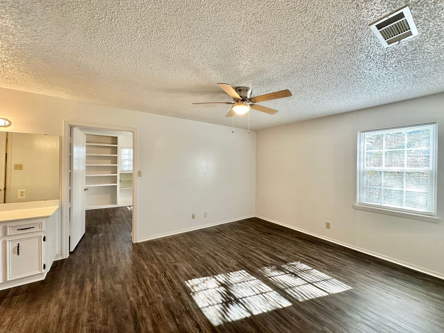 Killeen House: 1501 Farhills Dr