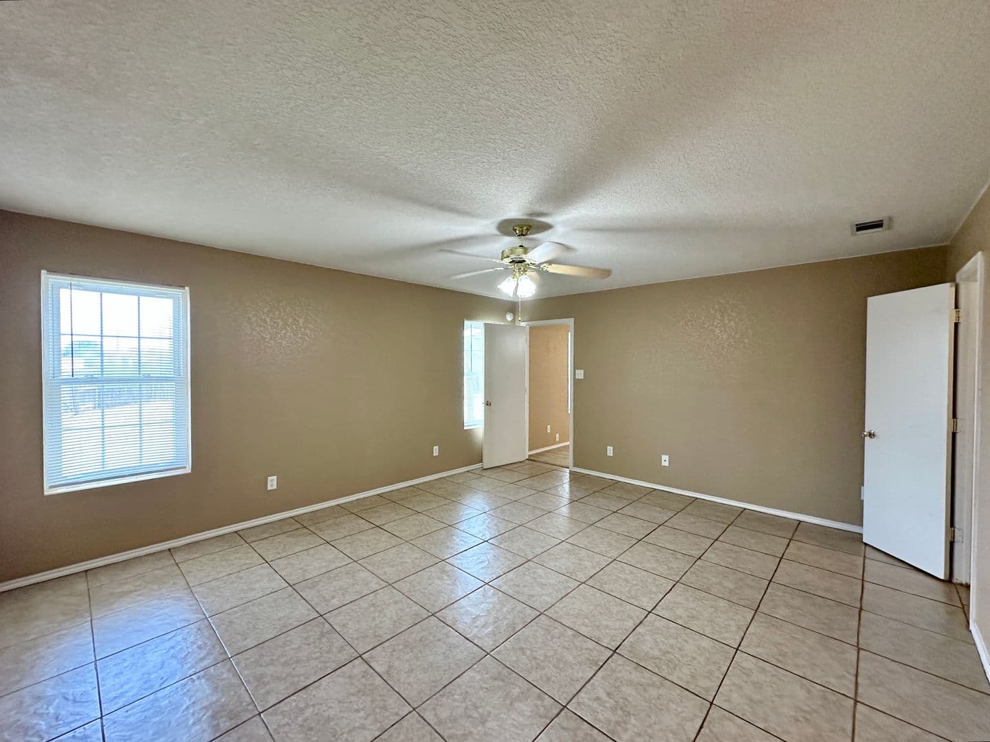 Killeen House: 4404 Waterside Dr