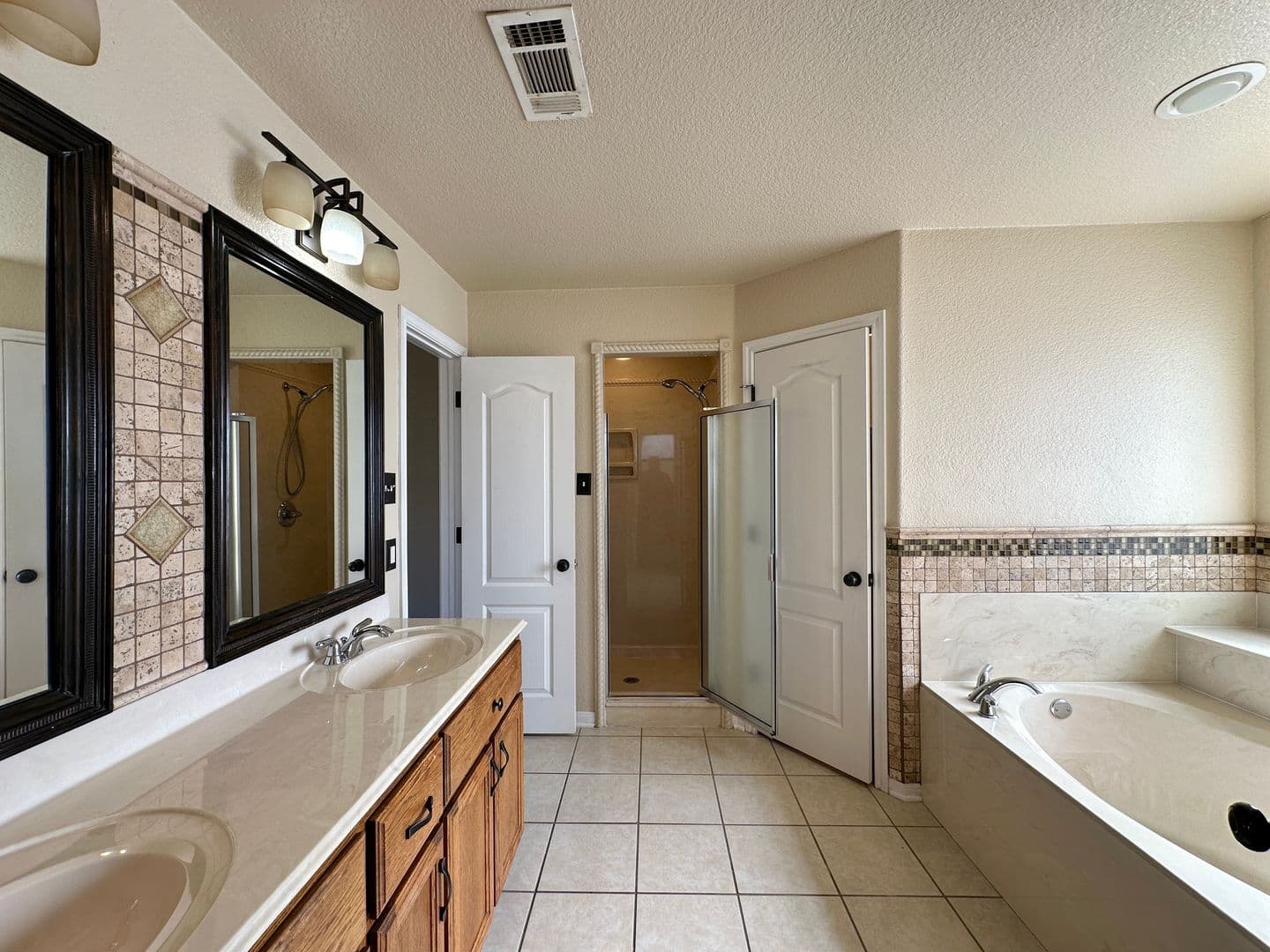 Killeen House: 2601 Lavender Ln