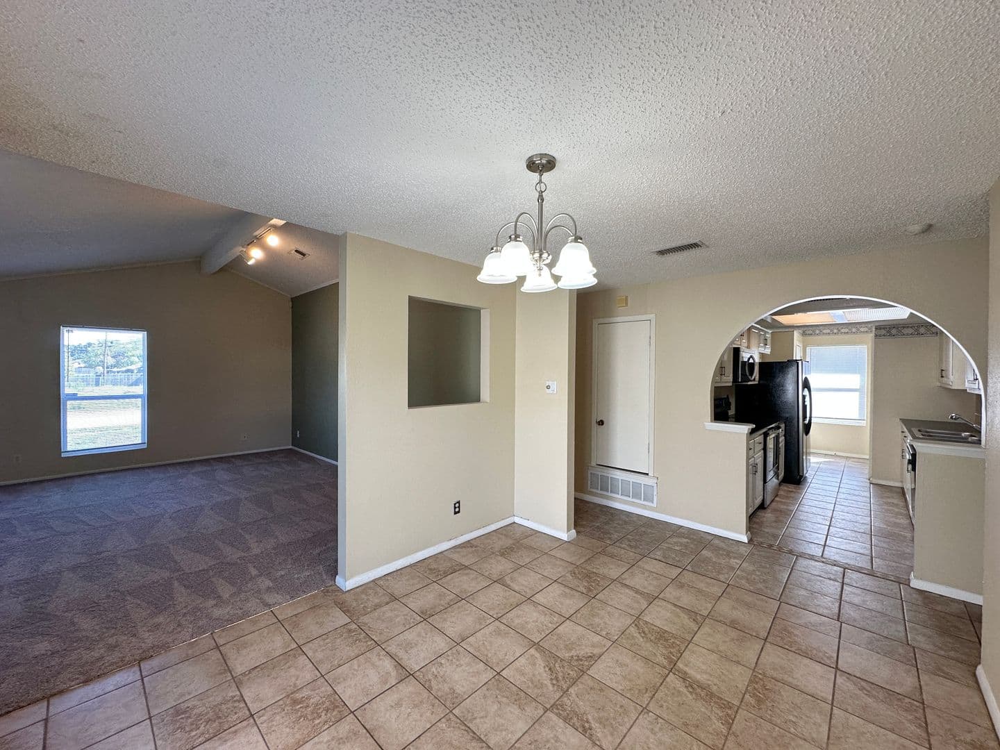Killeen House: 2005 Ruiz Dr