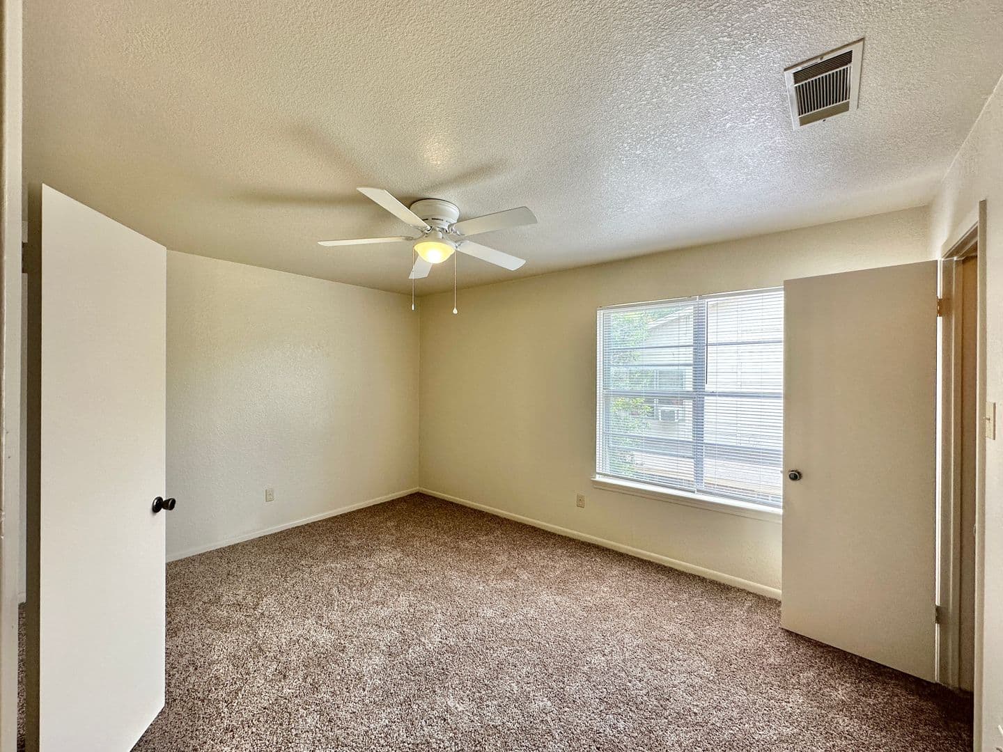 Killeen Townhome: 3004 Chaucer Drive