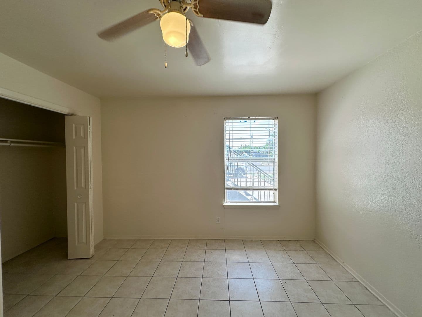 Killeen Apartment: 1901 Cedarhill Dr