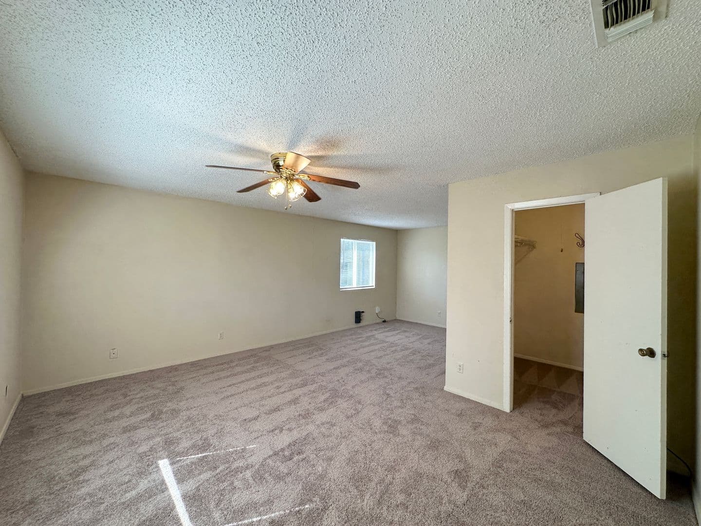 Killeen House: 2005 Ruiz Dr