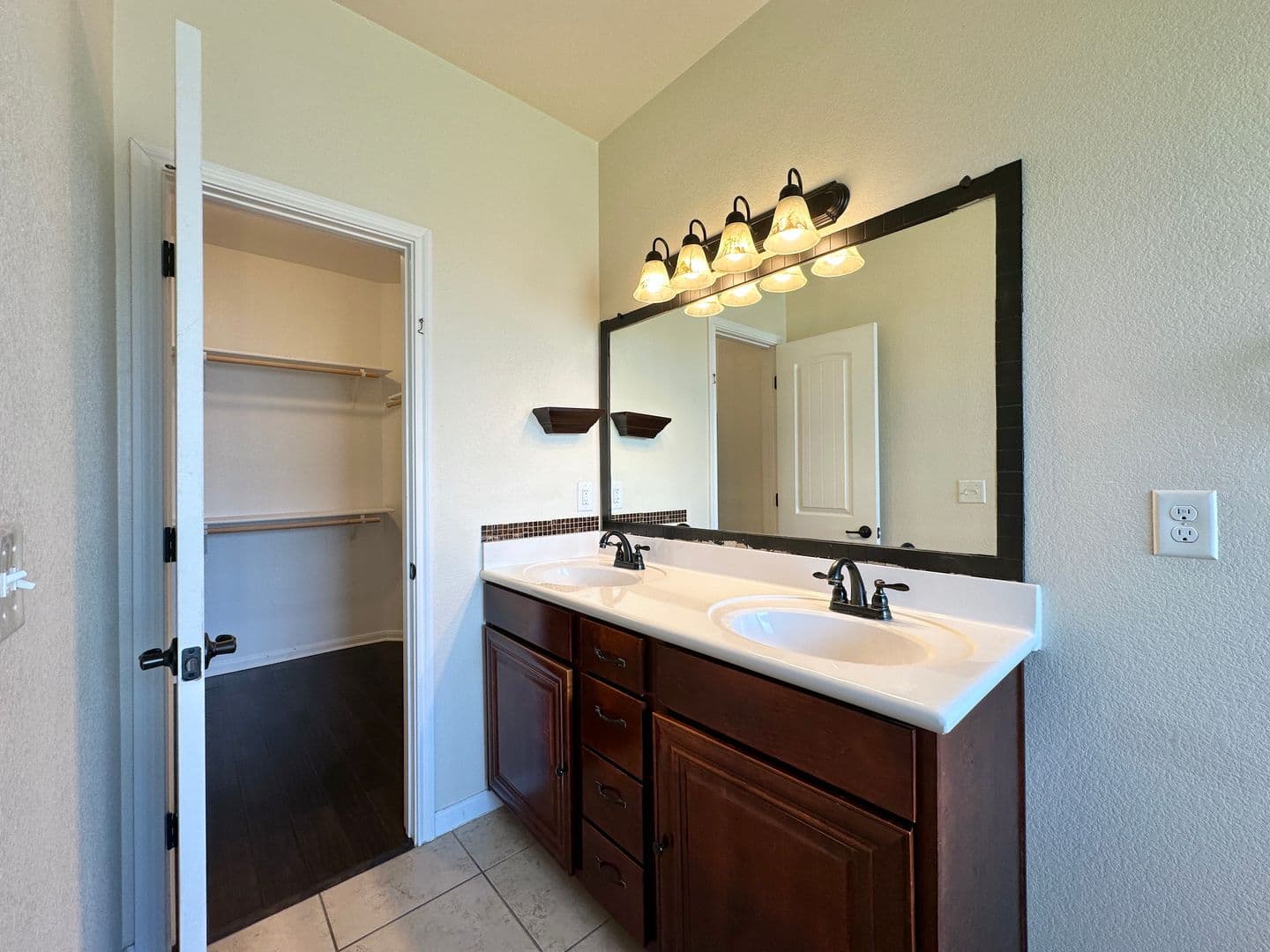 Killeen House: 6812 Deorsam Loop