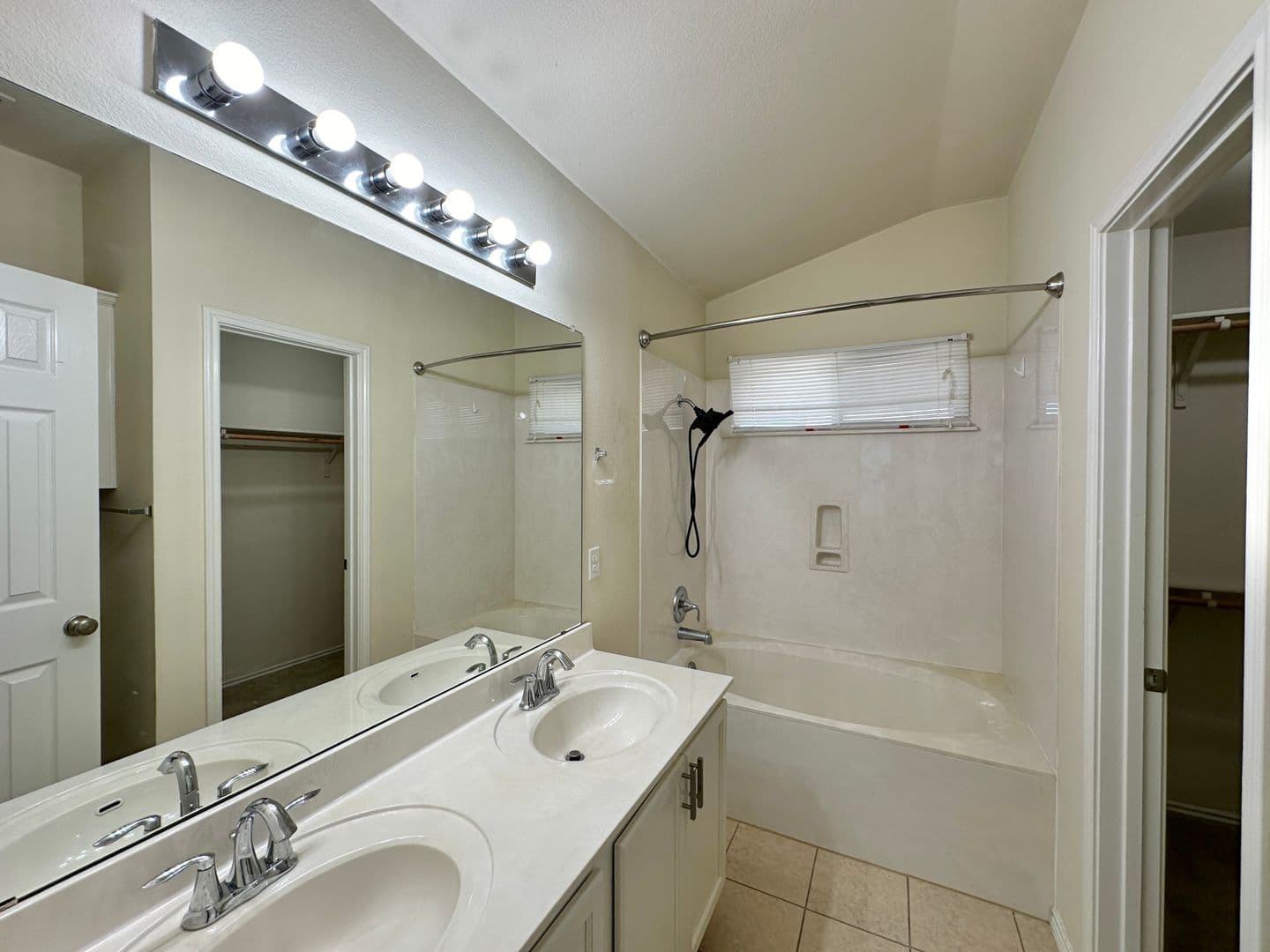 Killeen House: 5205 Lions Gate Lane