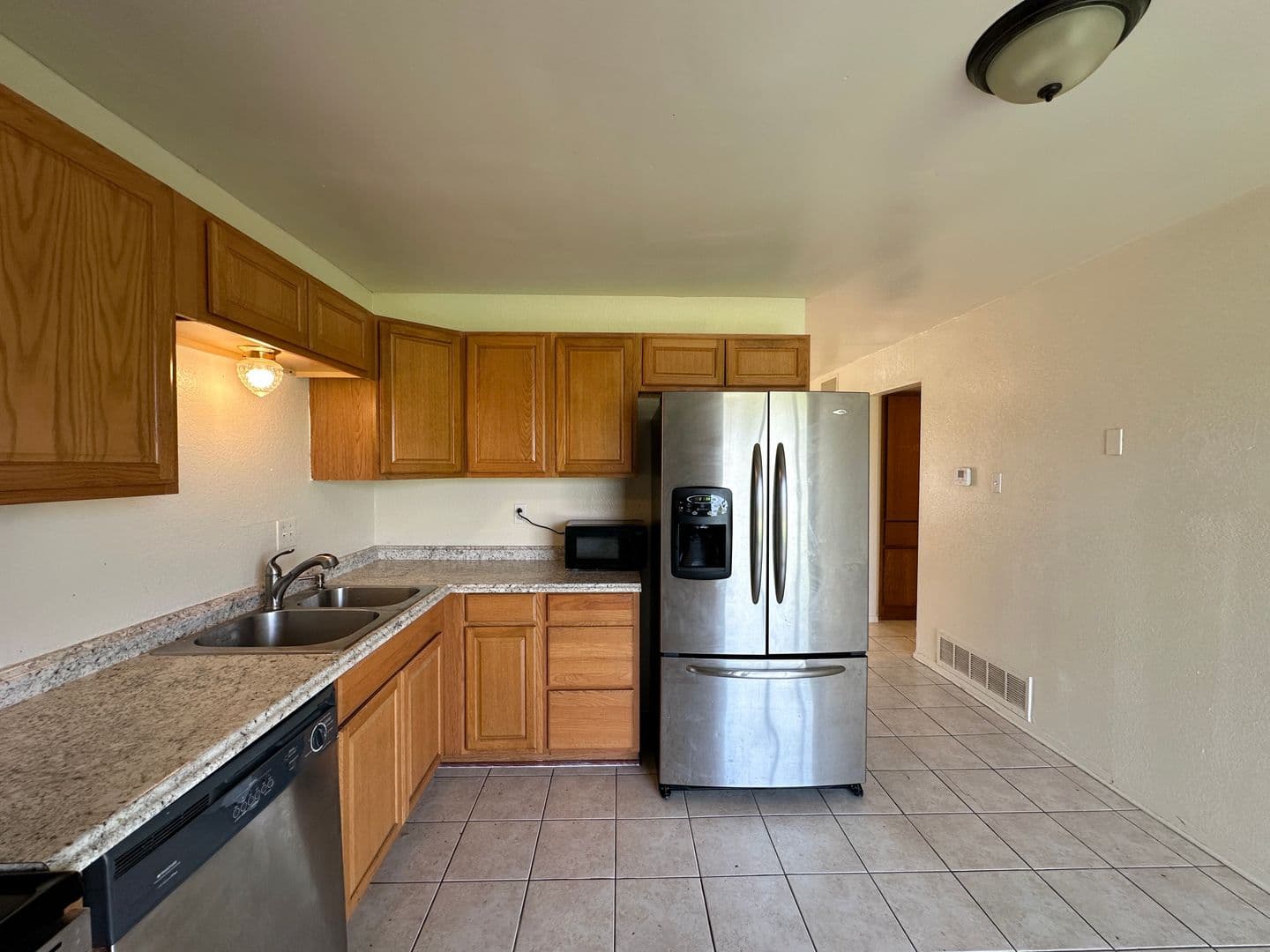 Killeen Apartment: 1901 Cedarhill Dr