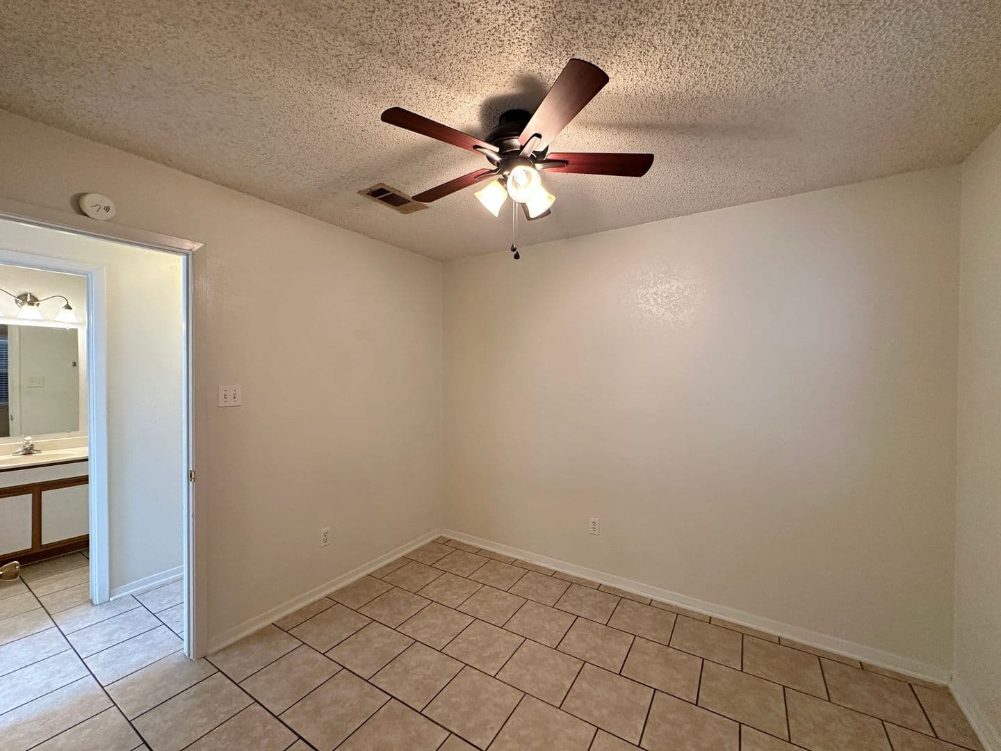 Copperas Cove Apartment: 401 W Lincoln Ave