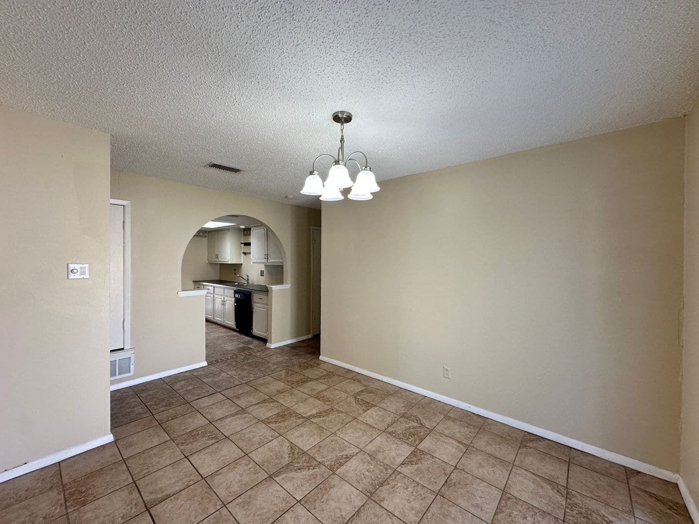 Killeen House: 2005 Ruiz Dr