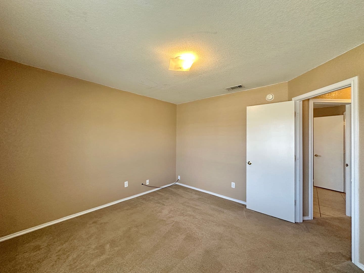 Killeen House: 4404 Waterside Dr