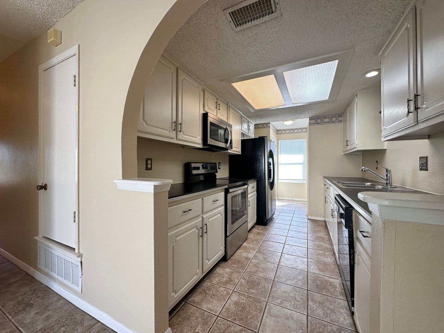 Killeen House: 2005 Ruiz Dr